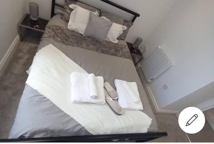 Flat 22, Spacious Two Bedroom Apartment *